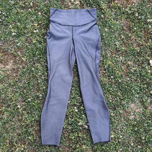 Lululemon "Base Pace High Rise Tight" leggings - size 4 - Picture 1 of 7